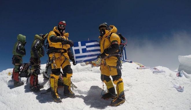 Mountain Climbing.Sikaris Antonis Evmorfithis Mike.Everest 2017.top.flag.660x380