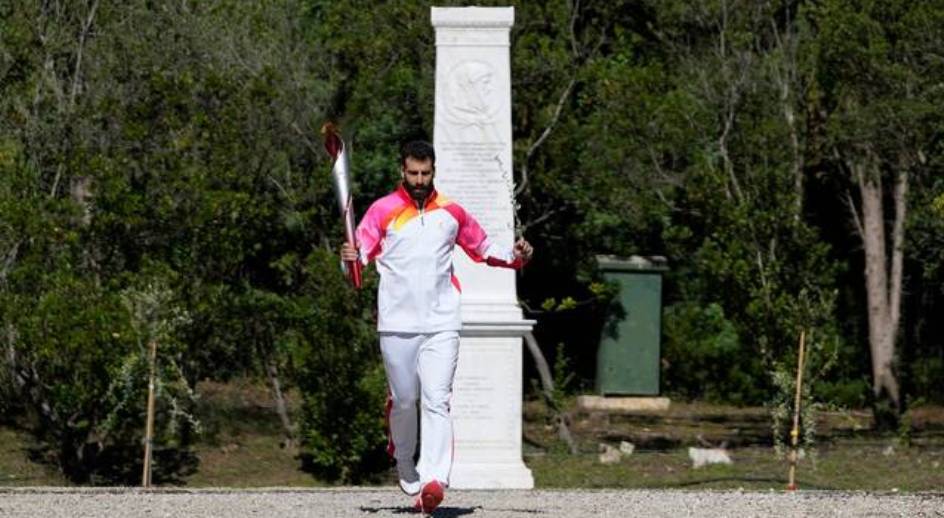 ‘Αναψε η Ολυμπιακή Φλόγα στην Αρχαία Ολυμπία