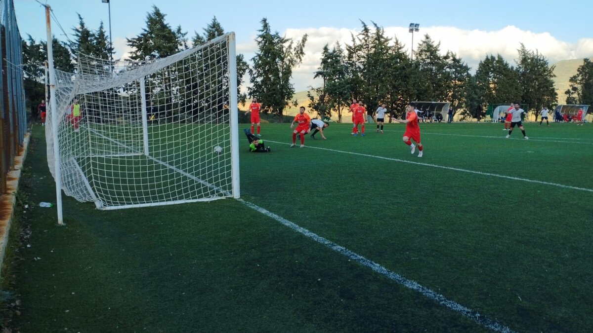 Π.Α.Ο. Κόκκινου – Α.Ο. “Η Θήβα” 1-1 (video – pics)