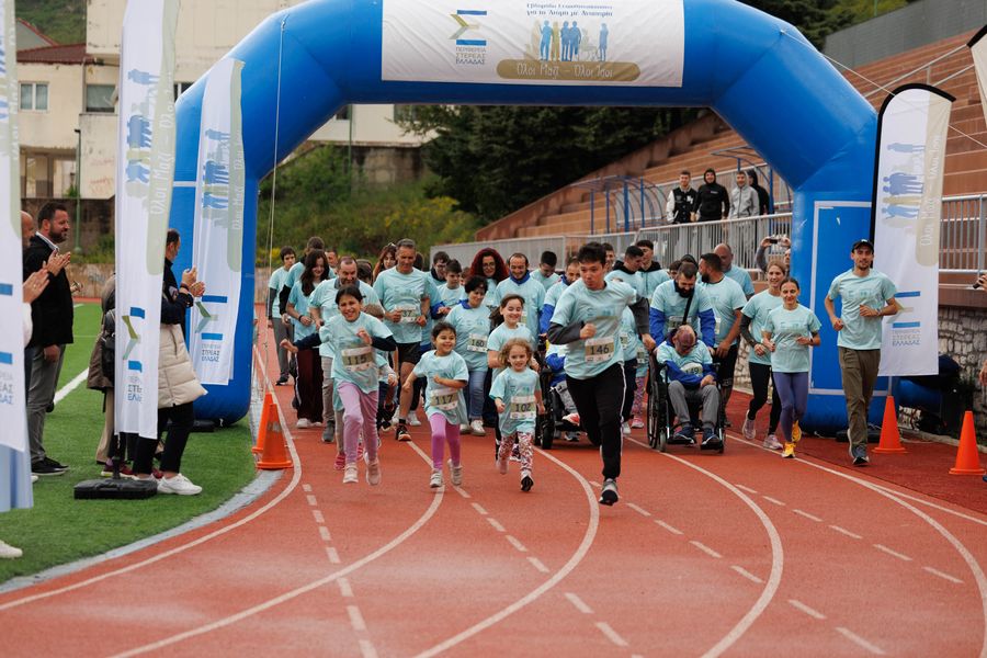 Συγκινητικές στιγμές στον 4ο αγώνα δρόμου «Όλοι μαζί-Όλοι Ίσοι» στo Καρπενήσι