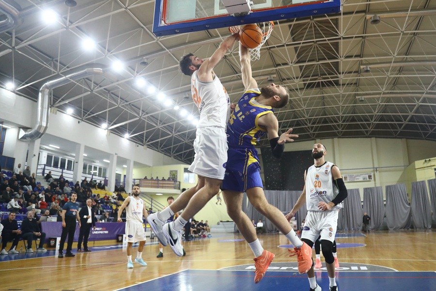 AΓΕ Χαλκίδας-Λαύριο 76-69: Επιστροφή στις νίκες στο ντεμπούτο του Μιχάλη Κουρή