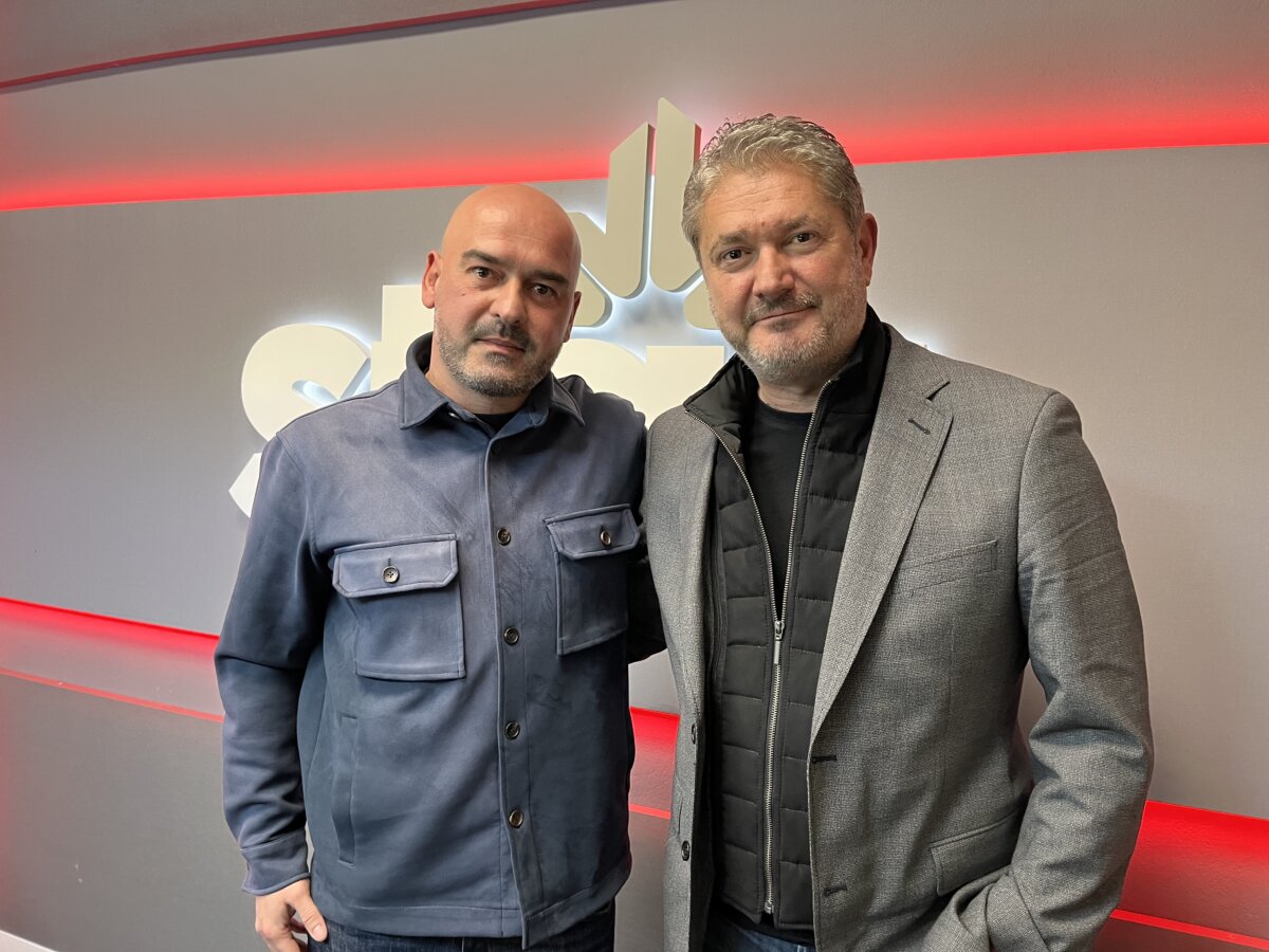 «Φουλ επίθεση».. έπαιξε ο Ανδρέας Μαρτιναίος στον Star Fm 97.1 (video)